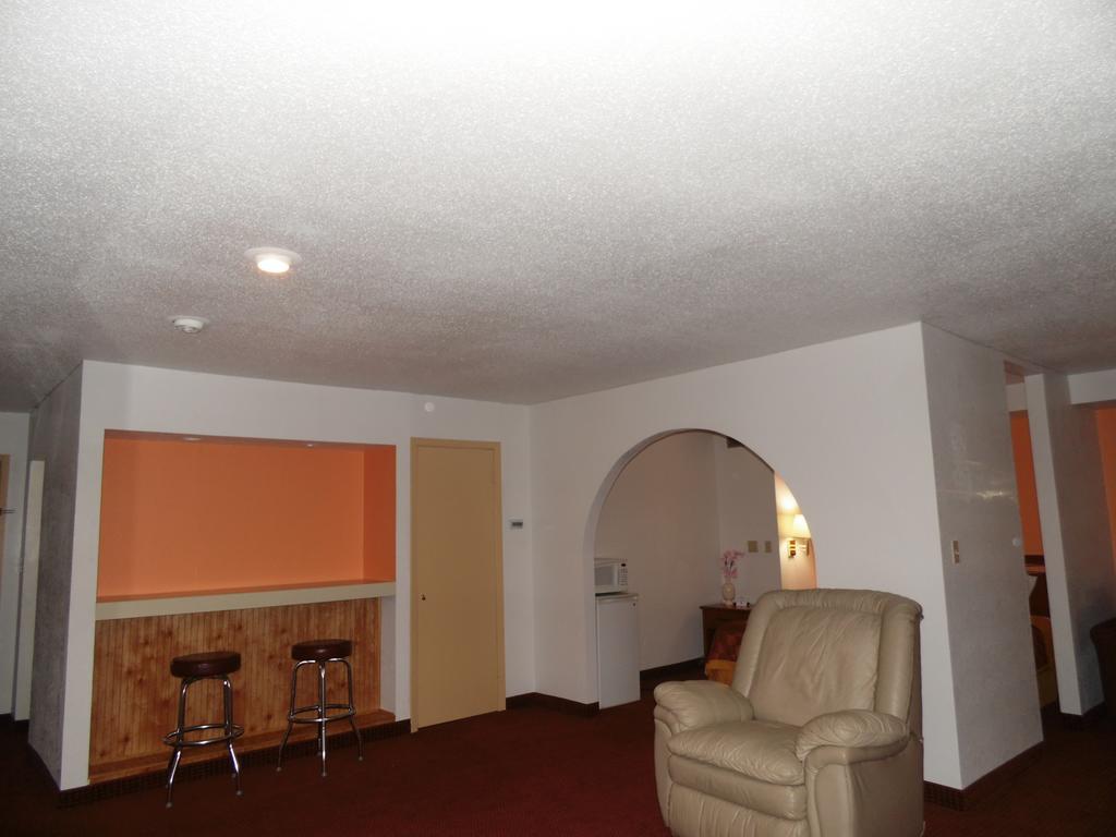 Boone American Inn & Suites חדר תמונה